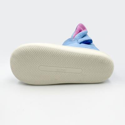 ZAPATILLAS DE CASA BOTA APLICACIONES STITCH