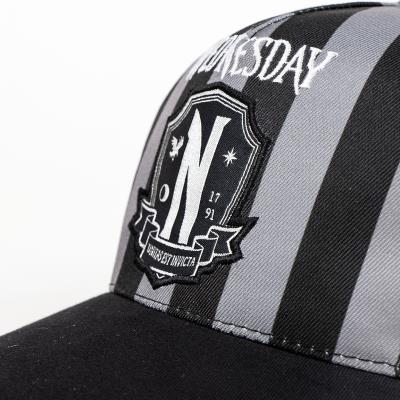 GORRA VISERA CURVA WEDNESDAY - ILUSION SHOP