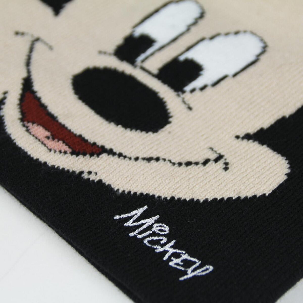 GORRO PUNTO APLICACIONES MICKEY