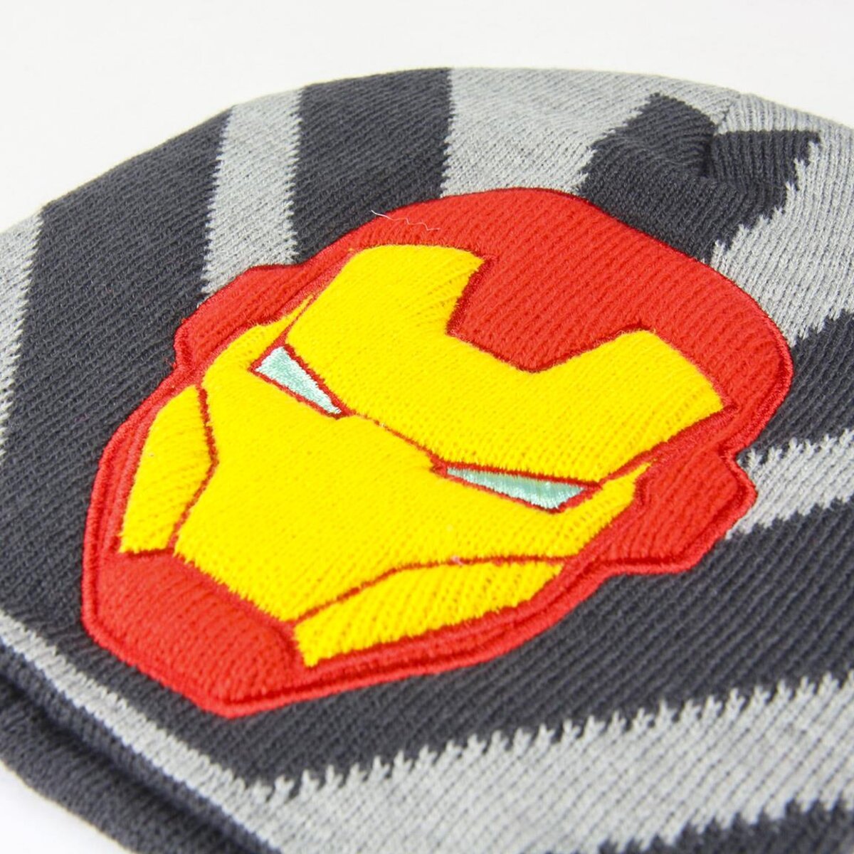 GORRO CON APLICACION AVENGERS IRON MAN