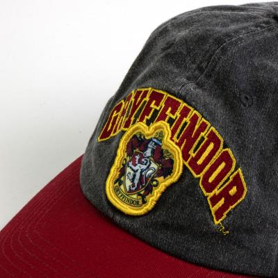 GORRA VISERA CURVA ADULTO HARRY POTTER GRYFFINDOR - ILUSION SHOP