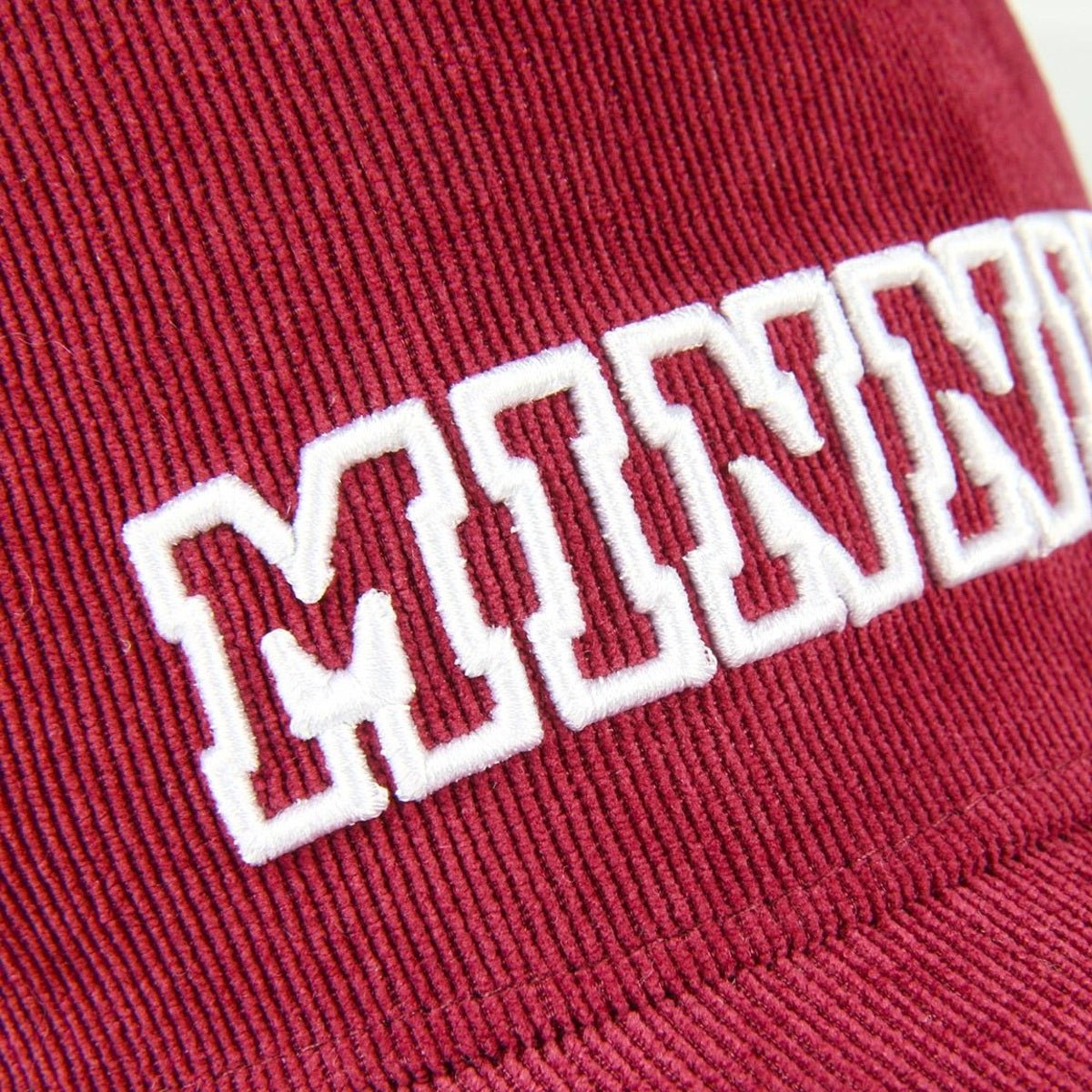GORRA VISERA CURVA MINNIE - ILUSION SHOP