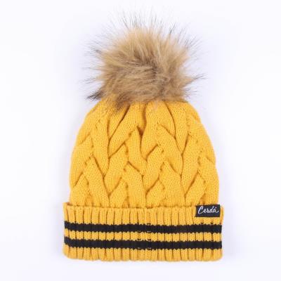 GORRO TRICOT POMPOM HARRY POTTER HUFFLEPUFF - ILUSION SHOP
