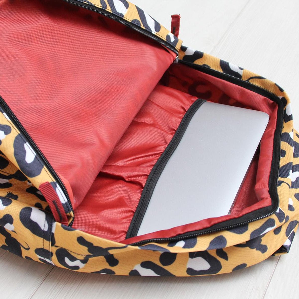 MOCHILA ESCOLAR INSTITUTO REY LEON - ILUSION SHOP