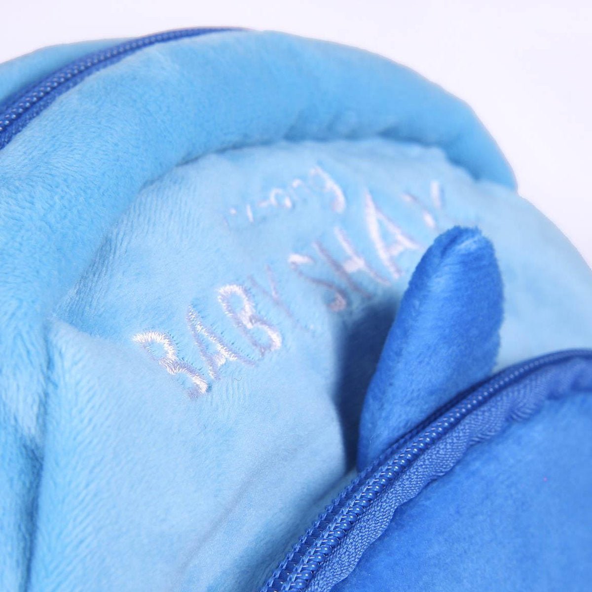 MOCHILA GUARDERIA PERSONAJE PELUCHE BABY SHARK - ILUSION SHOP