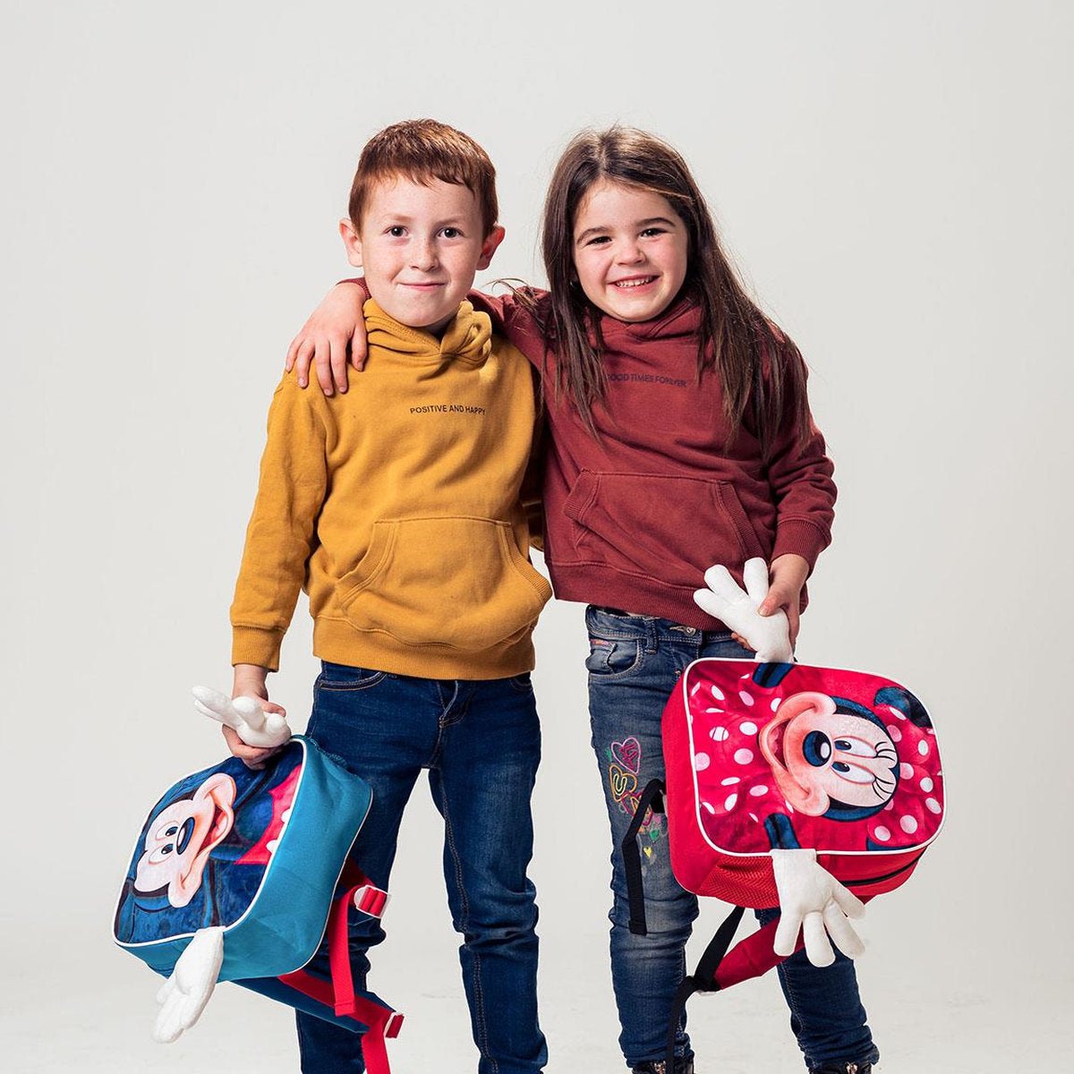 MOCHILA INFANTIL PERSONAJE MINNIE - ILUSION SHOP
